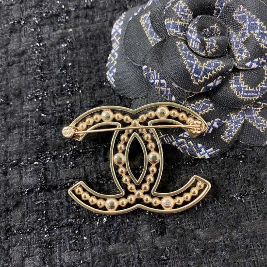 Chanel Classic 6 pearl and diamond studded double-C brooch