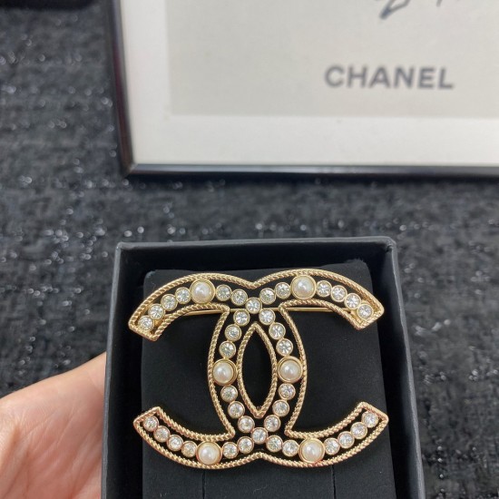 Chanel Classic 6 pearl and diamond studded double-C brooch