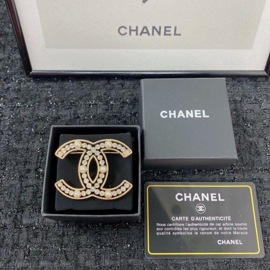 Chanel Classic 6 pearl and diamond studded double-C brooch