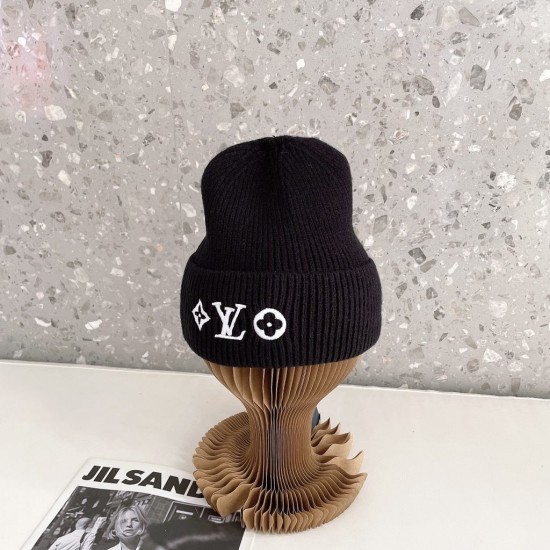 LV New autumn and winter woolen hat versatile, fashionable, warm, pearl letter knitted ear protection, winter cold hat