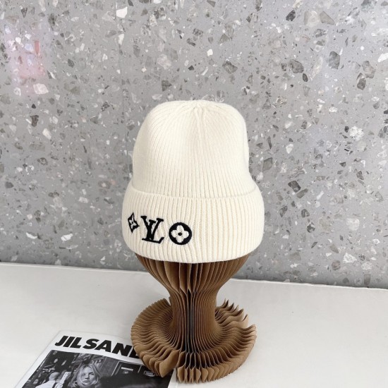 LV New autumn and winter woolen hat versatile, fashionable, warm, pearl letter knitted ear protection, winter cold hat