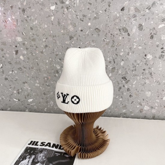 LV New autumn and winter woolen hat versatile, fashionable, warm, pearl letter knitted ear protection, winter cold hat