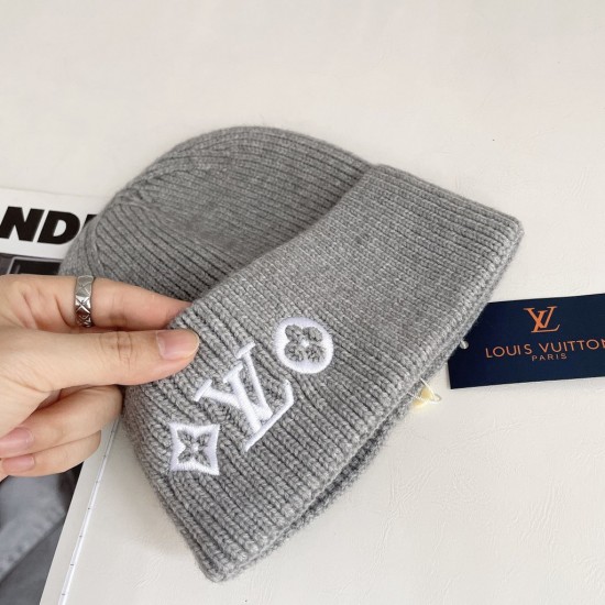 LV New autumn and winter woolen hat versatile, fashionable, warm, pearl letter knitted ear protection, winter cold hat