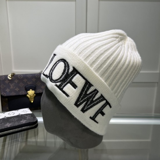 Loewe Letter yarn hat, autumn and winter cold hat, thick knitted warm hat, ear protection