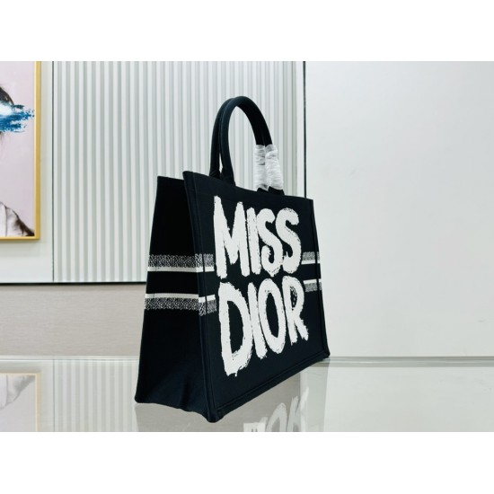 Dior New versatile single shoulder large capacity tote bag, mommy cartoon tote bag, outdoor travel canvas bag