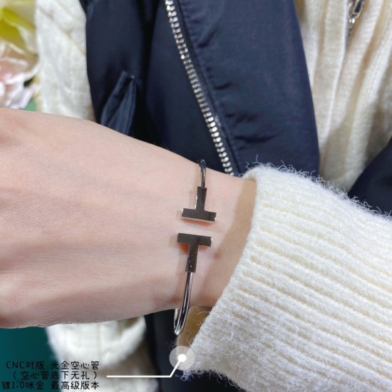 TIFFANY Couple's Double T Smooth Bracelet