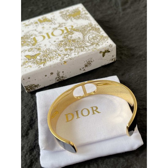 Dior Montaigne hollow CD letter gold finish metal bracelet