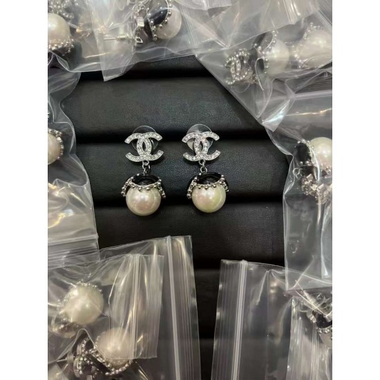 Chanel Pearl black hat earrings Fashionable and versatile temperament silver needle letter earrings