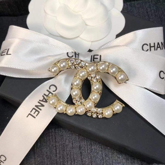 Chanel Classic and versatile high-end socialite 9 pearl brooch New temperament suit accessories chest flower pin