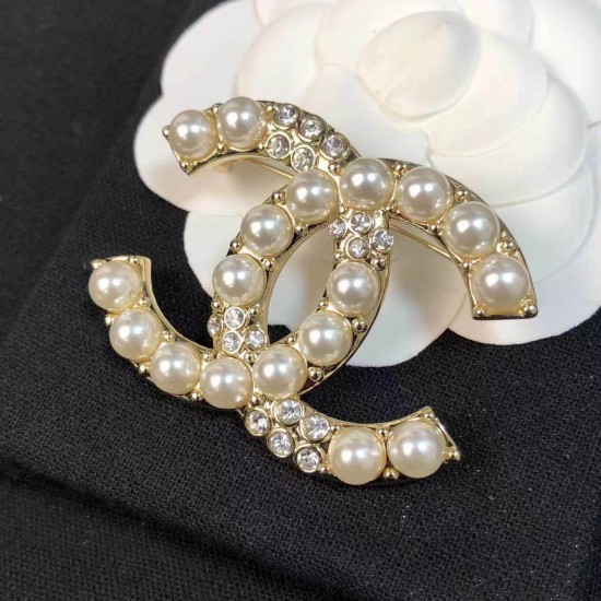 Chanel Classic and versatile high-end socialite 9 pearl brooch New temperament suit accessories chest flower pin