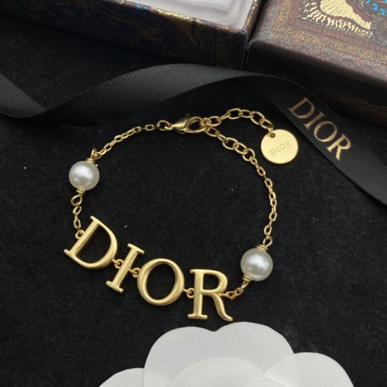 Dior letter pearl fashionable temperament bracelet