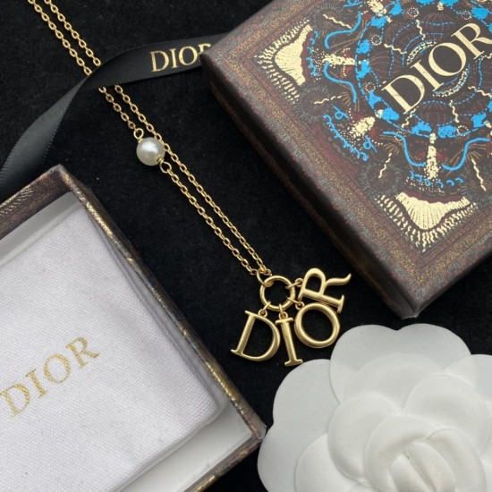 Dior Fashion Letter Pearl Necklace