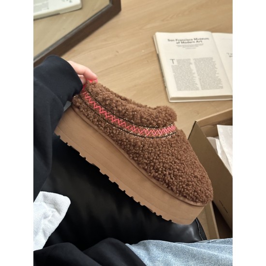 UGG Embroidered thick soled woolen slippers Ethnic style fur integrated warm snow boots