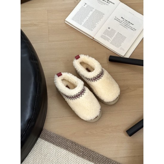 UGG Embroidered thick soled woolen slippers Ethnic style fur integrated warm snow boots