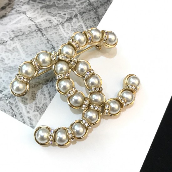 Chanel Bamboo style 10 pearl CC Crystal Brooch