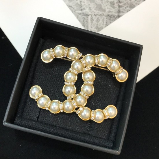 Chanel Bamboo style 10 pearl CC Crystal Brooch