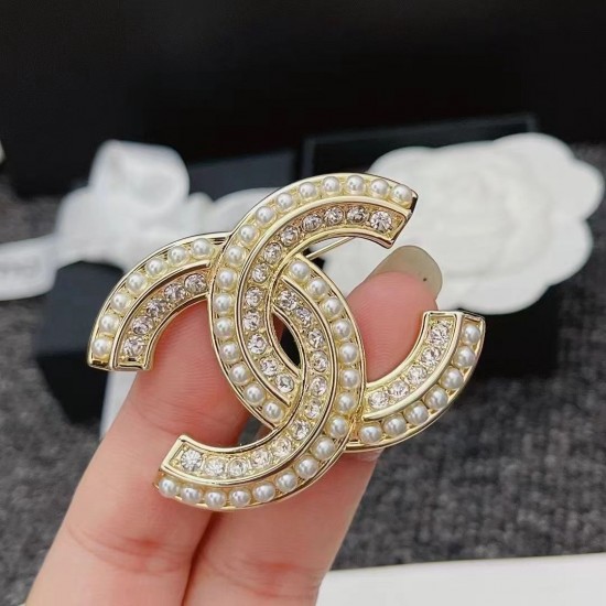 Chanel Pearl full diamond brooch