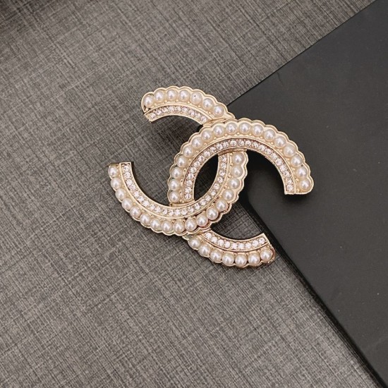 Chanel Pearl full diamond brooch