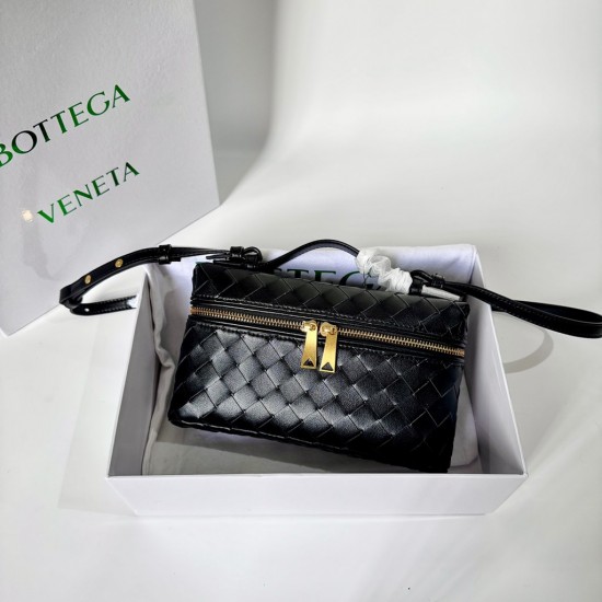 Bottega Veneta Bang Bang Vanity Case Mini Knitted leather shoulder bag handbag bag