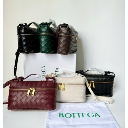 Bottega Veneta Bang Bang Vanity Case Mini Knitted leather shoulder bag handbag bag