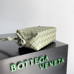 Bottega Veneta Woven texture camera bag High quality sheepskin drawstring zipper Shoulder bag