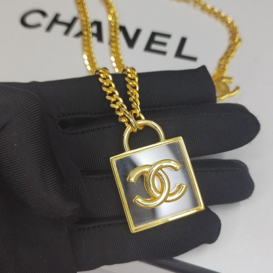 Chanel Fashionable and versatile Transparent acrylic square chain necklace chain