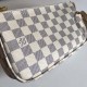 LV  White checkered mahjong bag with classic zipper, single shoulder diagonal cross bag