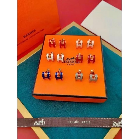 Hermes Paired with earrings and studs at will