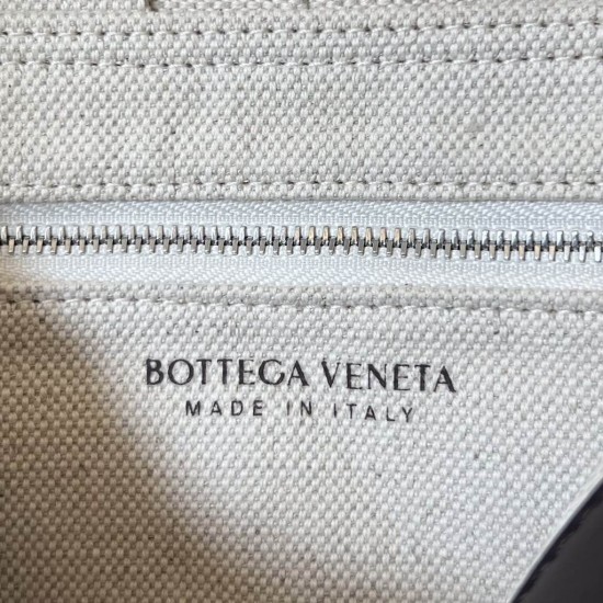 Bottega Veneta Panda color blocking of large squares shoulder bag