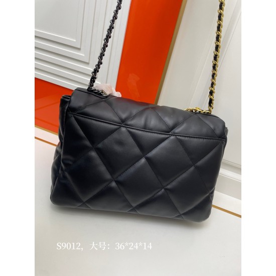 Chanel Fashionable shoulder crossbody bag